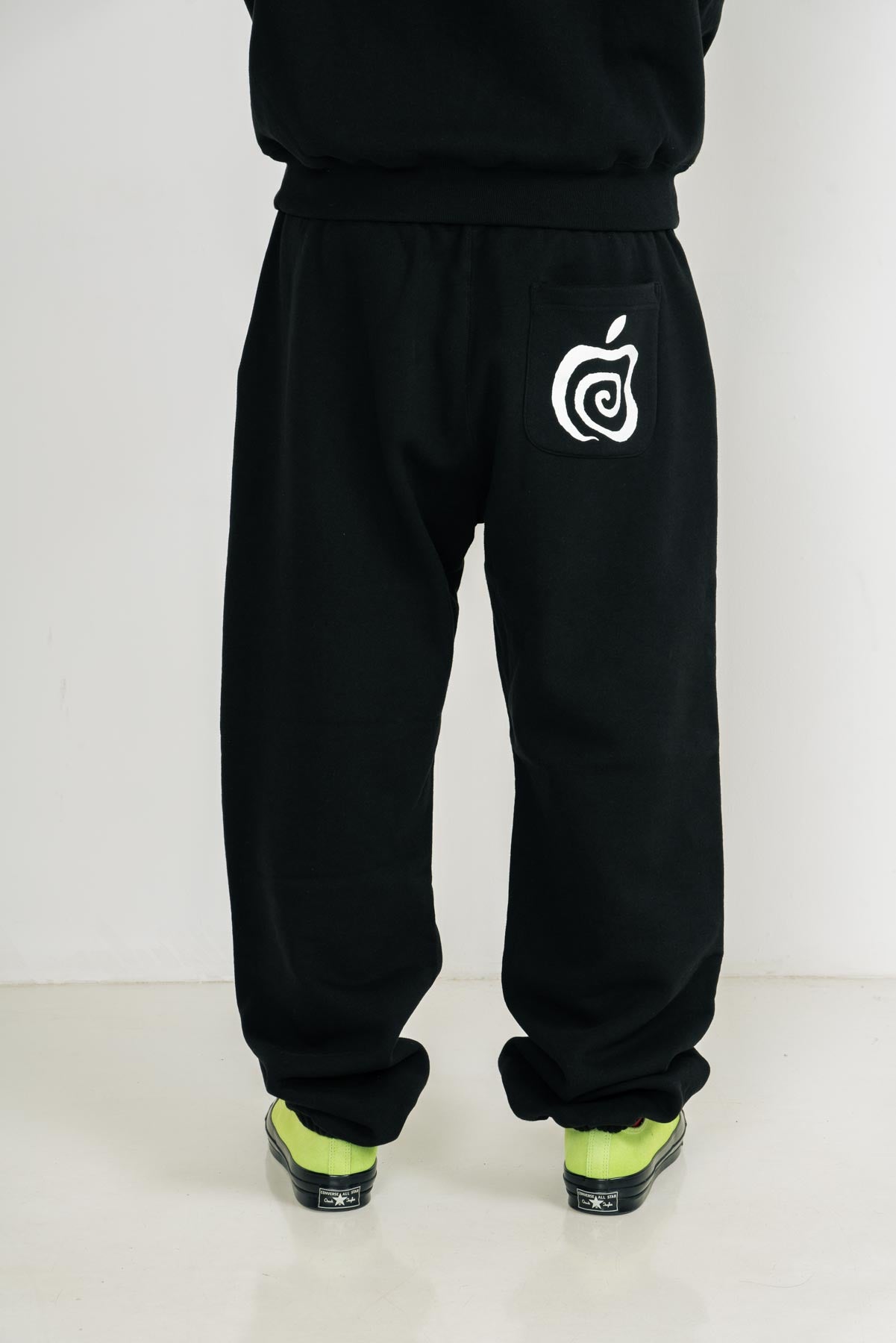 Apple Sweatpants (BLACK)